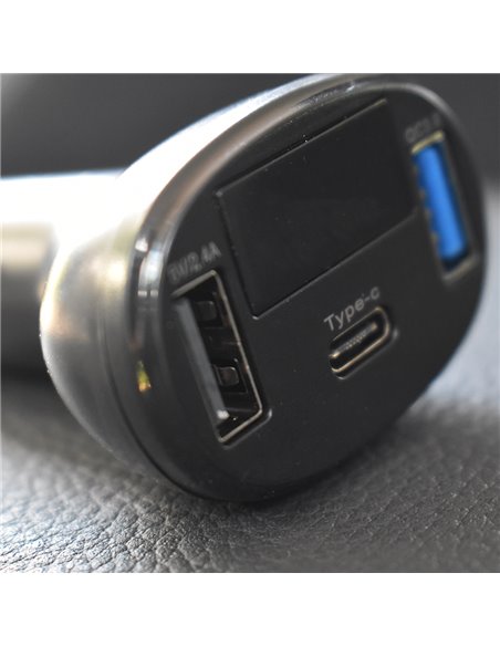 INCARCATOR AUTO 1xUSB QC3.0 + 1xUSB 2.4A + 1xUSB Type-C CU AFISAJ TENSIUNE/PUTERE LED
