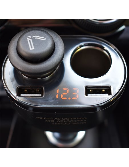 INCARCATOR AUTO 2XUSB (1x2.4A si 1x1A) SI 2XPRIZA BRICHETA AUTO CU AFISAJ TENSIUNE/PUTERE LED